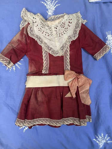 Belle robe ancienne - belle, poupee